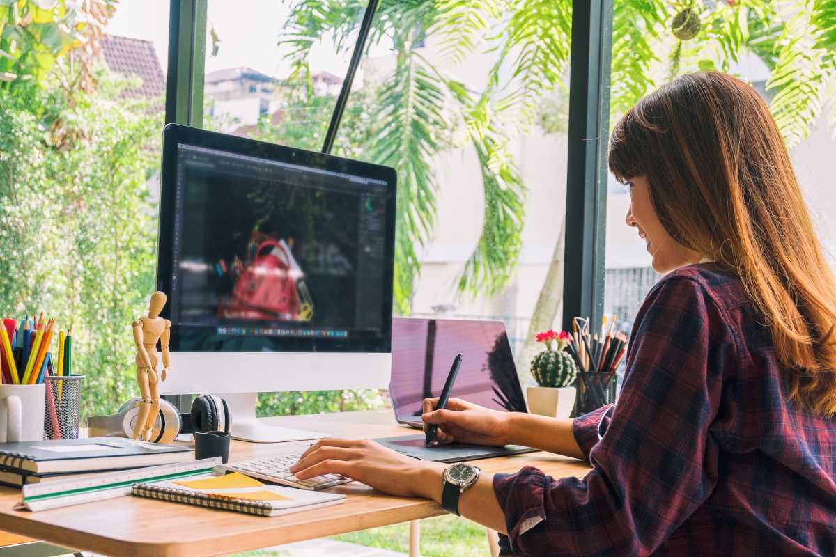 Market Your Skills for Remote Freelance Gigs in the Creative Sector
