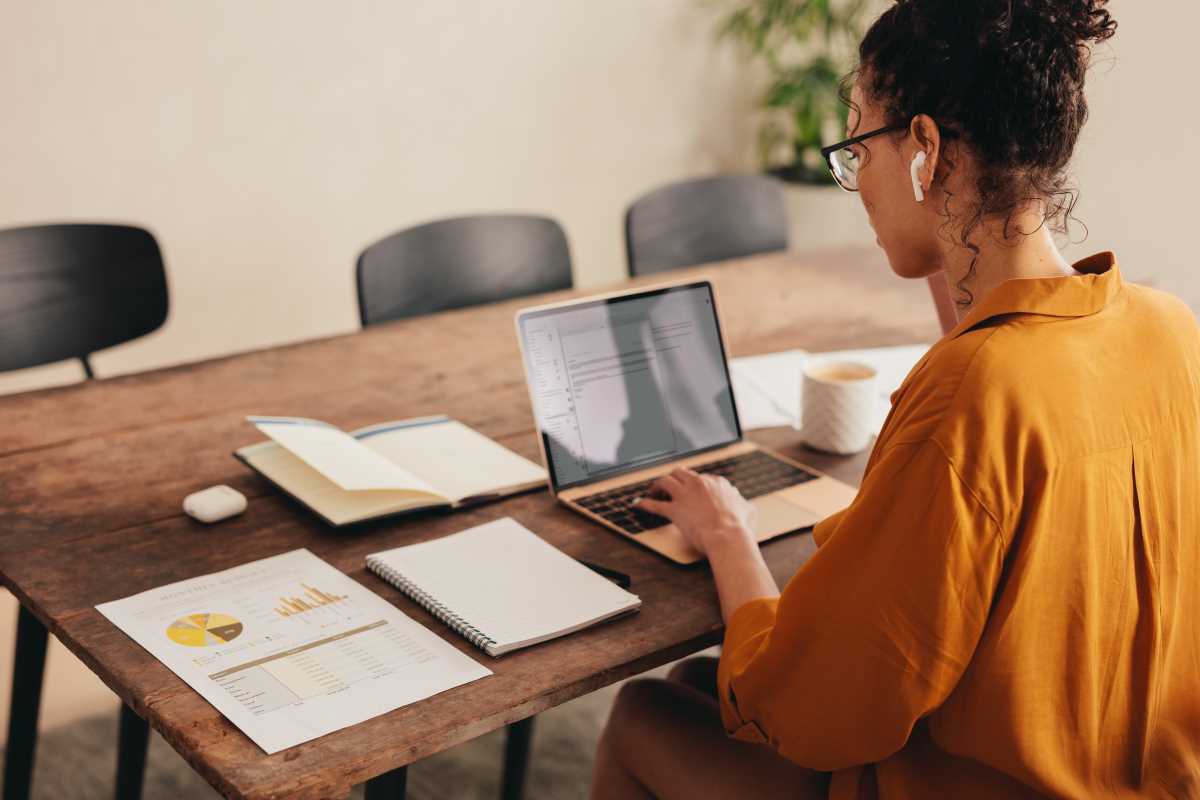 5 Creative Ways to Showcase Remote Work Skills on Social Platforms