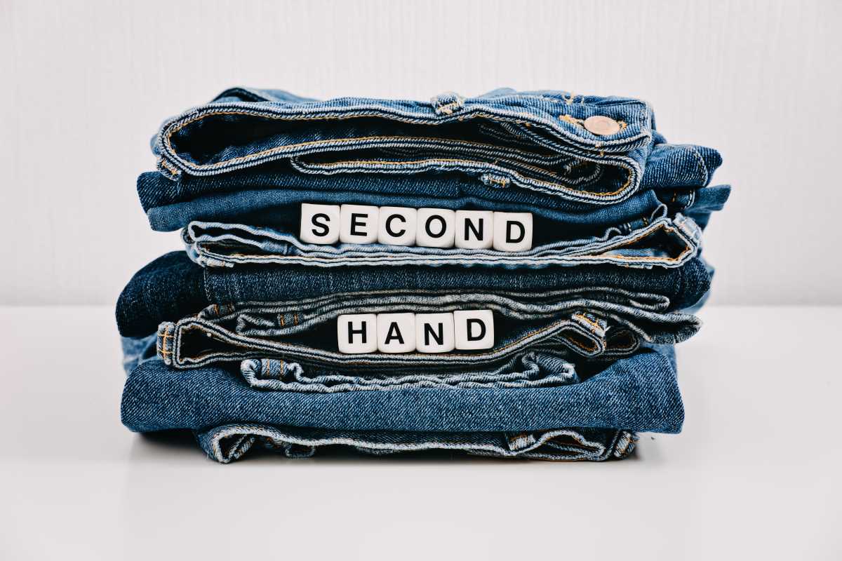 5 Underrated Thrift Shopping Apps for Scoring Designer Finds on a Budget